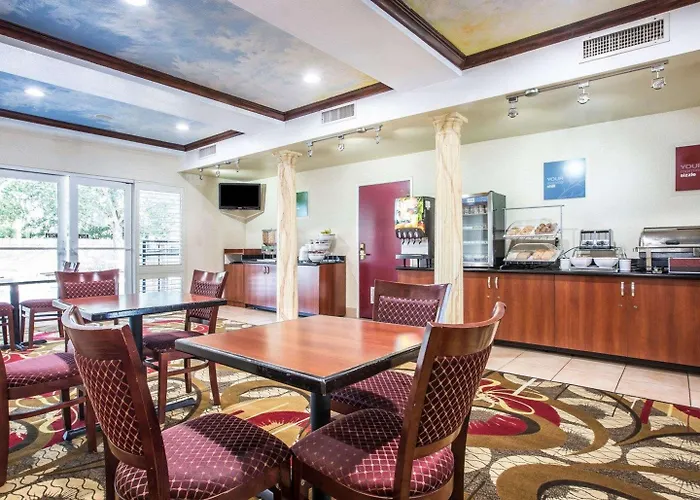 Comfort Suites Bakersfield